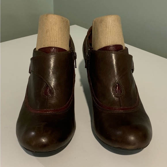 Brown/burgundy leather booties - Size 10 - Indigo by Clark’s - Picture 3 of 7
